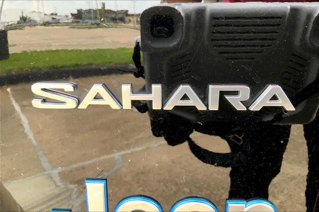 Used 2022 Jeep Wrangler Unlimited Sahara w/ Cold Weather Group AWD/4WD image 12