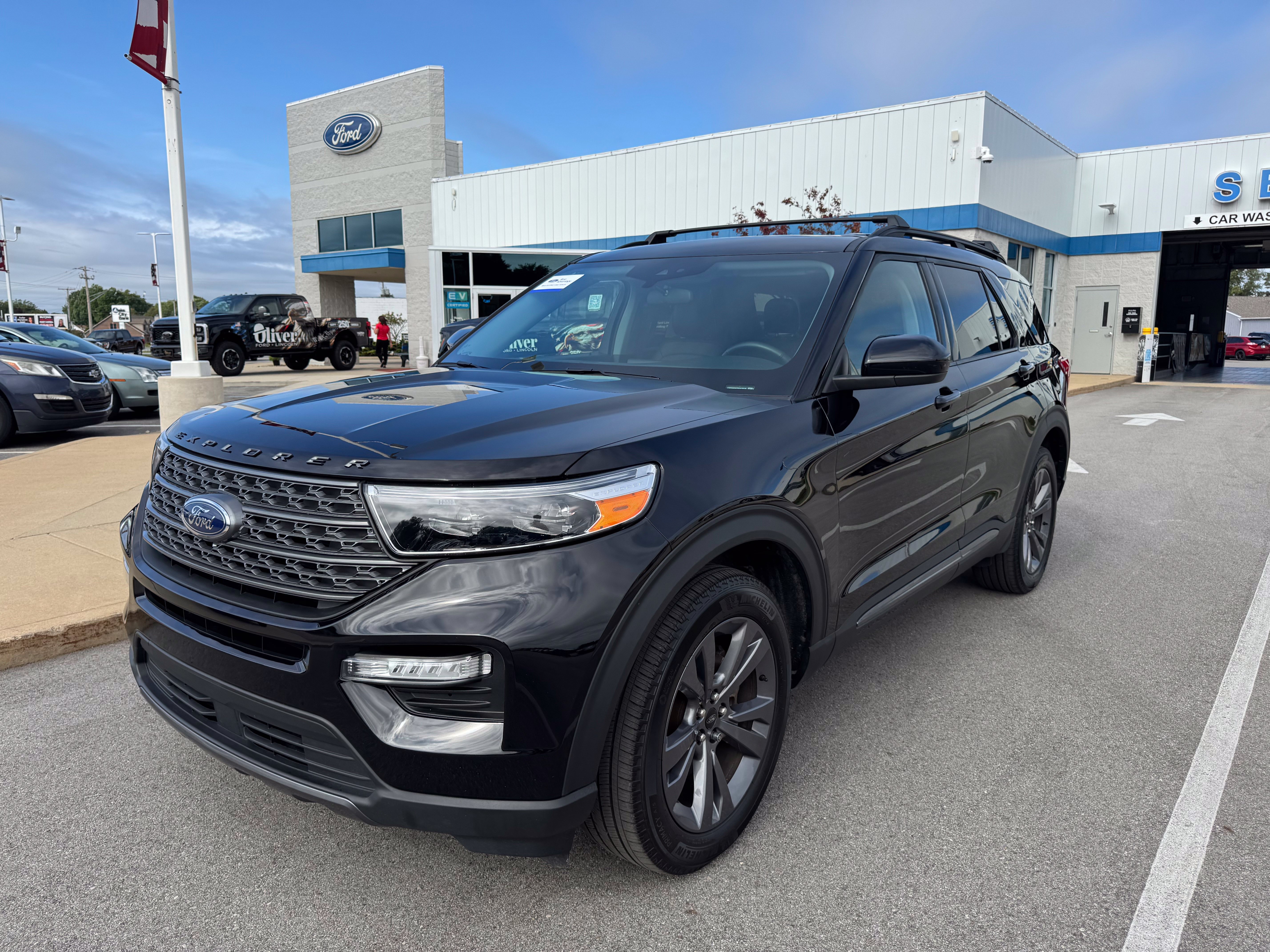 Certified 2024 Ford Explorer XLT w/ Equipment Group 202A AWD/4WD image 3