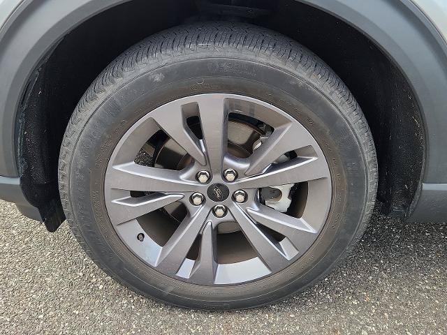 Certified 2022 Ford Explorer XLT w/ Equipment Group 202A AWD/4WD image 4