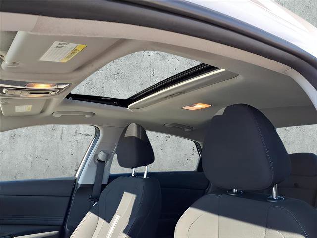 Used 2021 Hyundai Elantra SEL w/ Convenience + Premium Package image 23