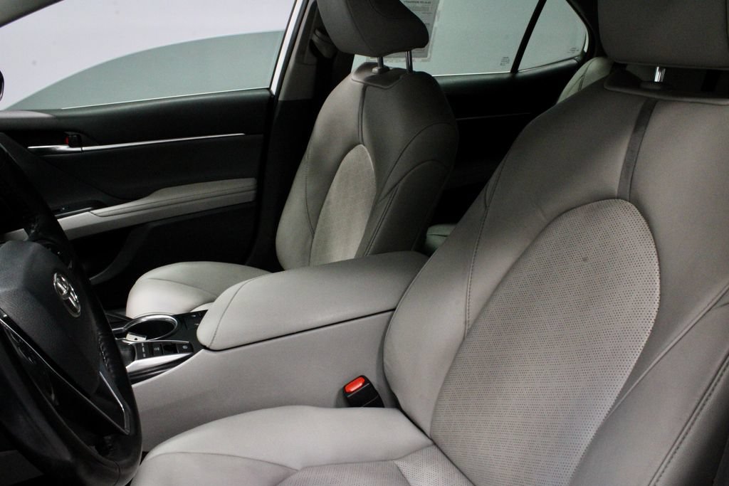 Used 2020 Toyota Camry XSE FWD image 23