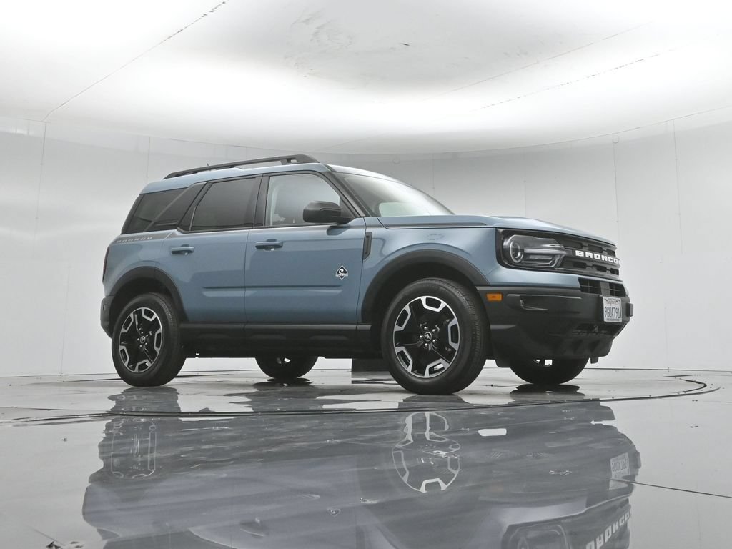 Certified 2023 Ford Bronco Sport Outer Banks w/ Tech Package AWD/4WD image 4