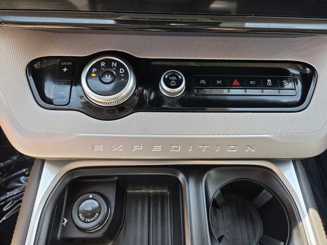 Certified 2025 Ford Expedition Active AWD/4WD image 27