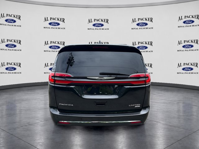 Used 2023 Chrysler Pacifica Limited AWD/4WD image 10