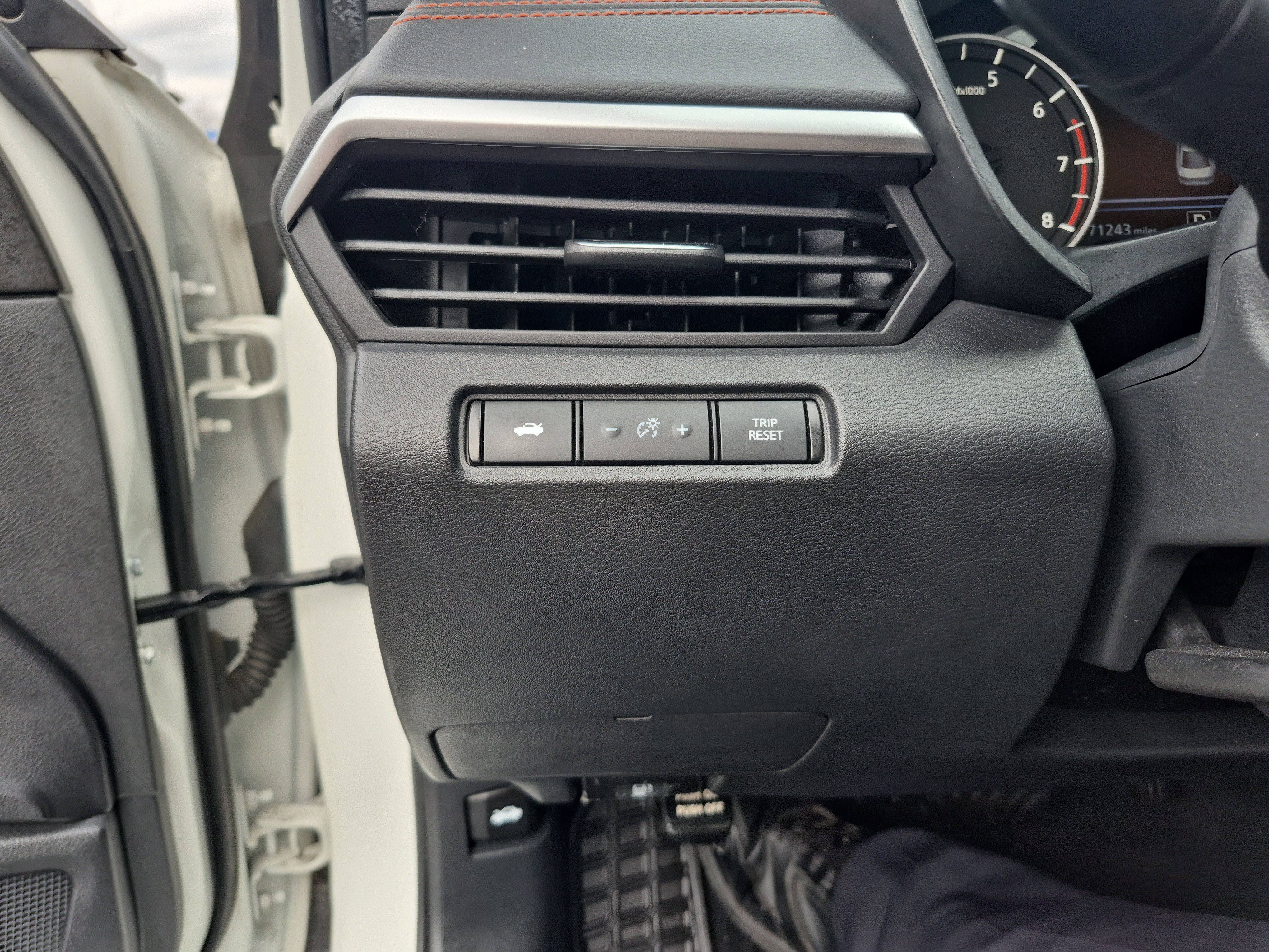 Used 2021 Nissan Altima 2.5 SR w/ SR Premium Package image 21