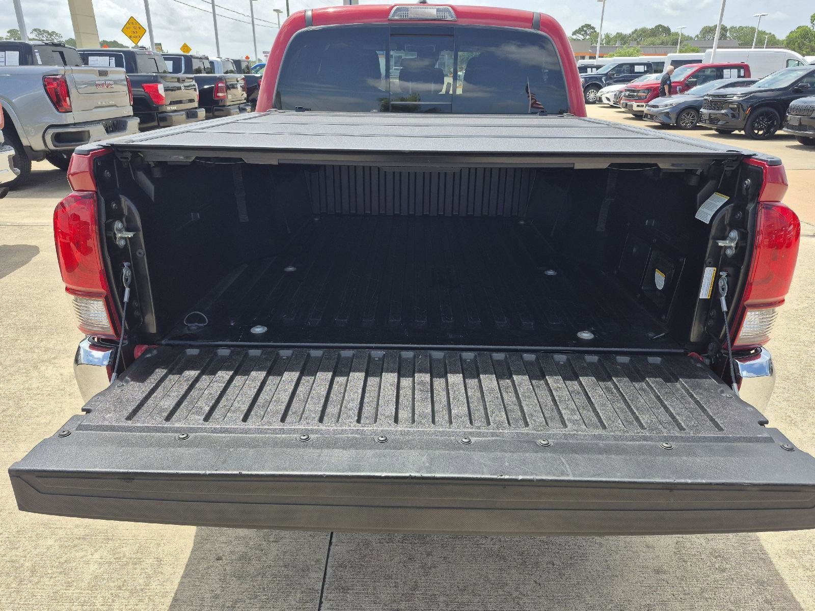 Used 2019 Toyota Tacoma TRD Off-Road AWD/4WD image 11