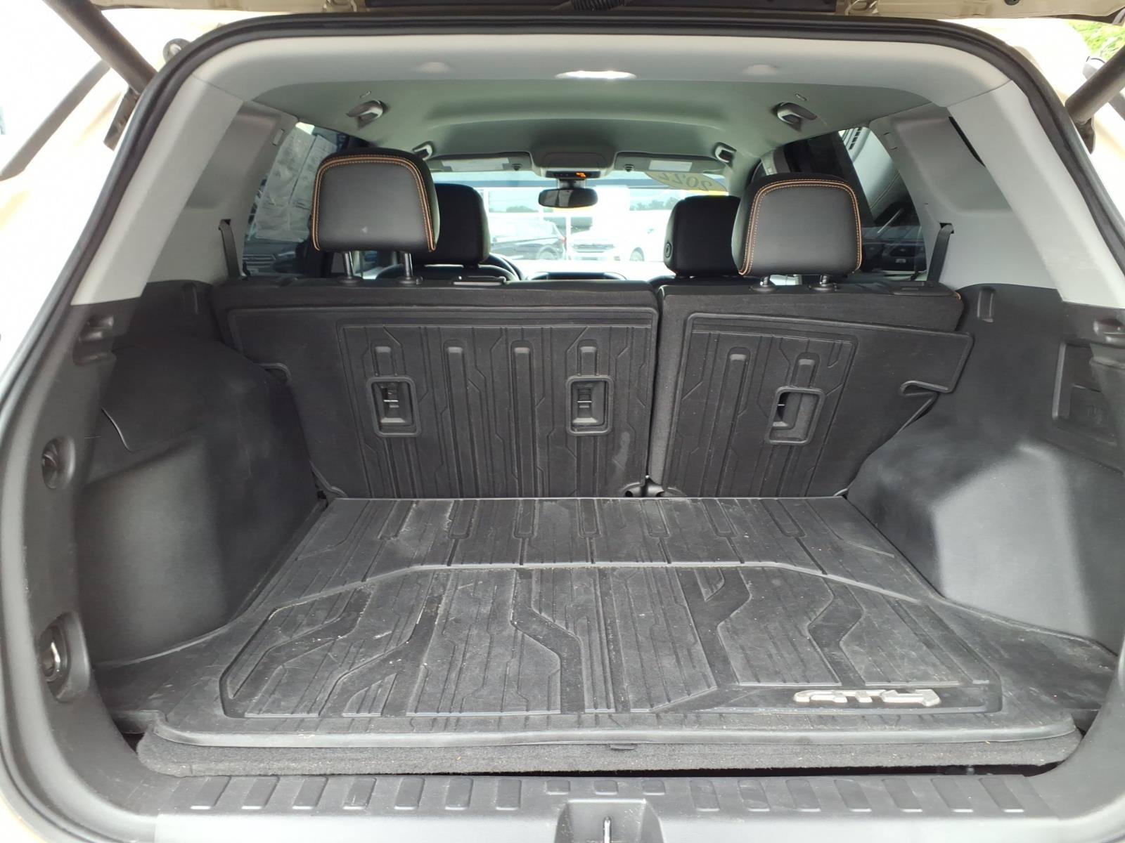 Used 2022 GMC Terrain AT4 w/ LPO, Floor Liner Package AWD/4WD image 28