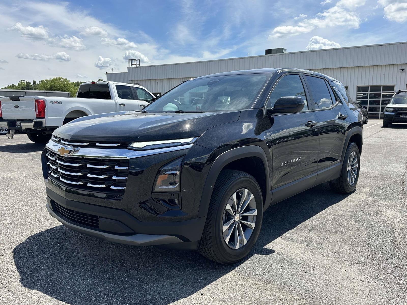 Used 2026 Chevrolet Equinox LT w/ Safety and Technology Package FWD image 3