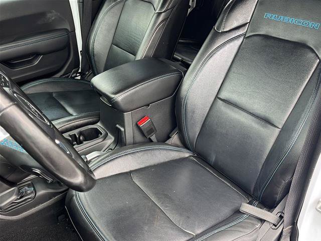 Used 2022 Jeep Wrangler Unlimited Rubicon 4xe w/ Cold Weather Group AWD/4WD image 13