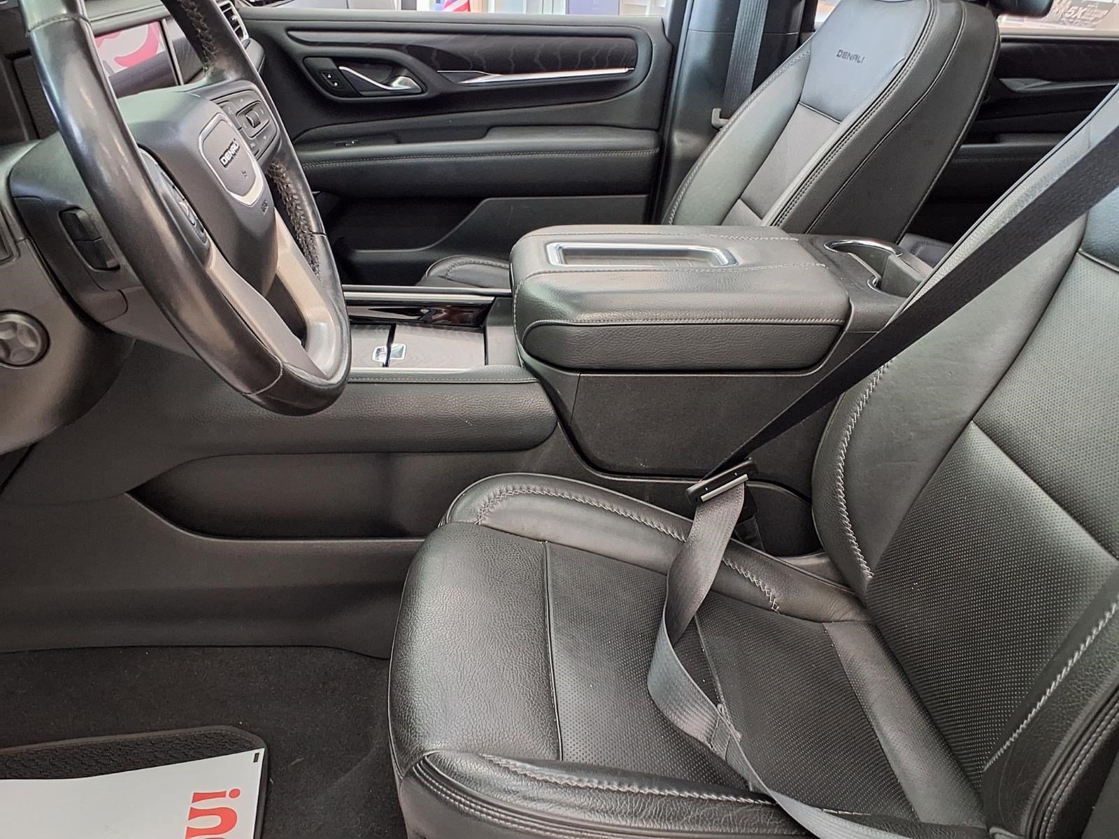 Used 2022 GMC Yukon XL Denali w/ Denali Ultimate Package AWD/4WD image 16
