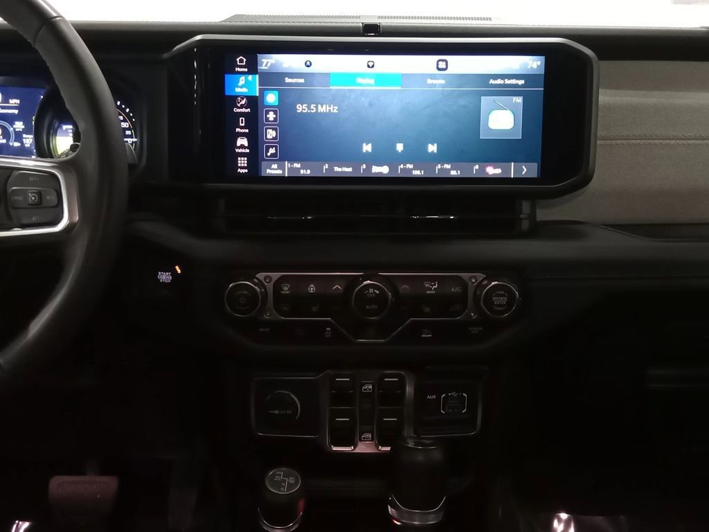 Used 2024 Jeep Wrangler Unlimited Sahara image 18