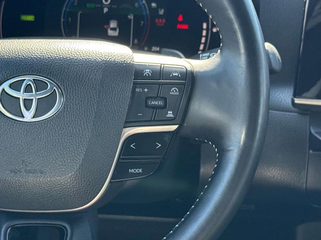 Used 2025 Toyota Camry SE w/ Convenience Package image 16