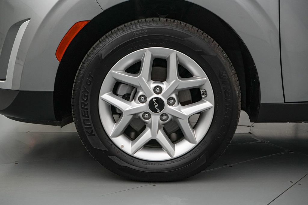 Used 2025 Kia Soul LX FWD image 11