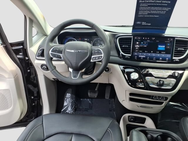 Used 2024 Chrysler Pacifica Touring-L FWD image 12