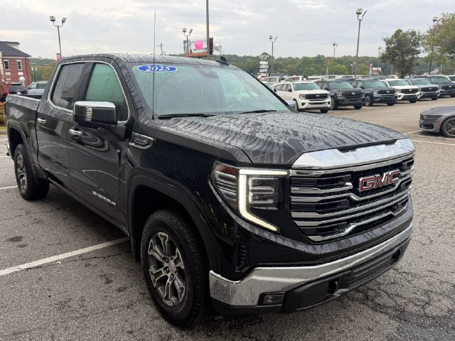 Used 2025 GMC Sierra 1500 SLT AWD/4WD image 3