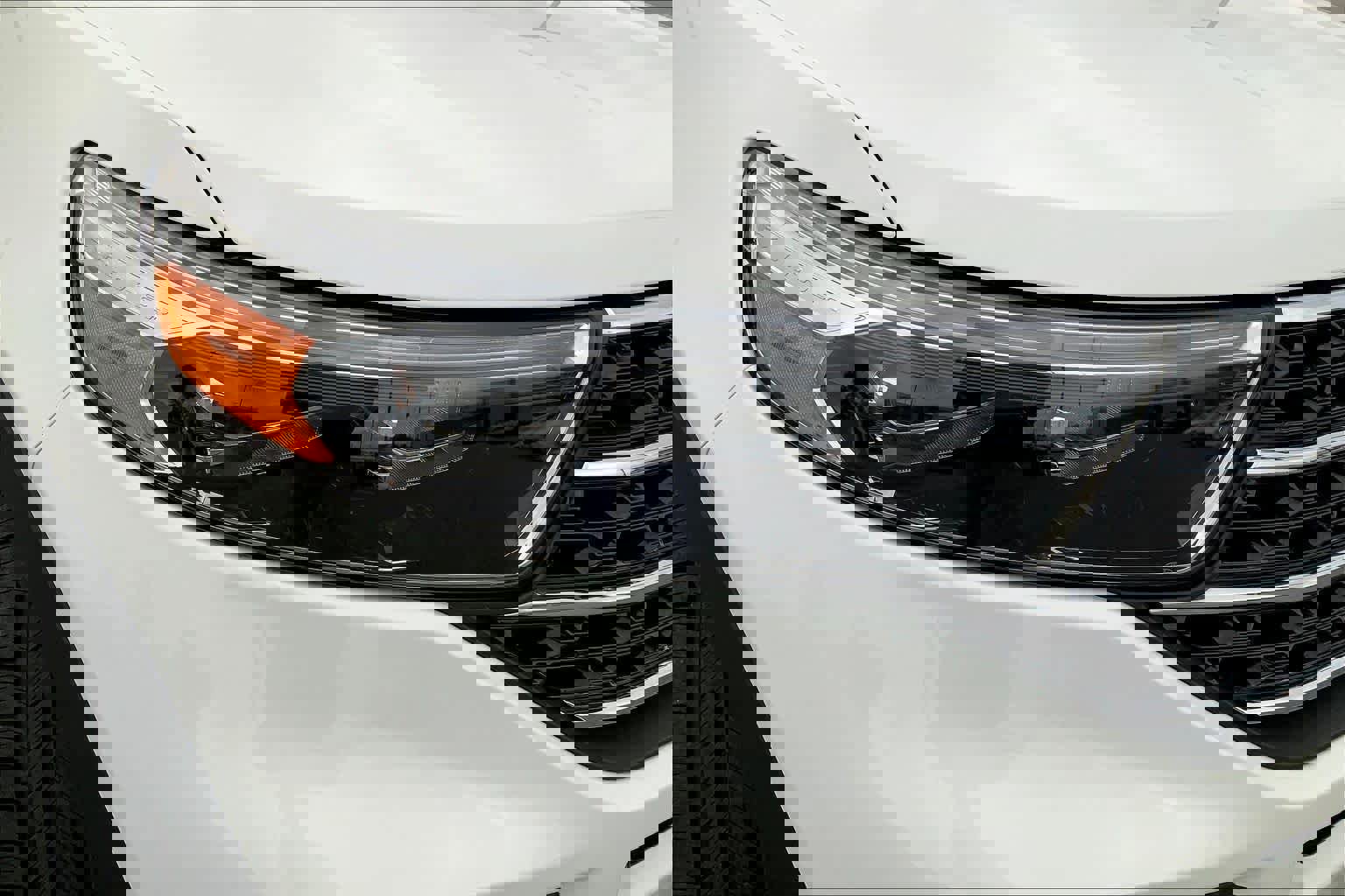 Certified 2022 Ford Explorer XLT w/ Equipment Group 202A image 25