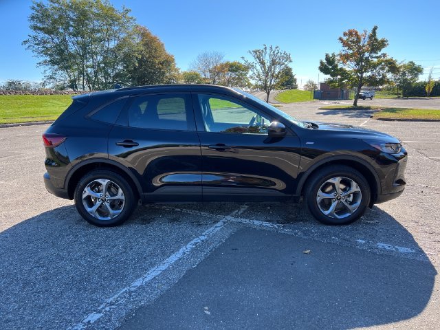 Certified 2025 Ford Escape ST-Line Select AWD/4WD image 12