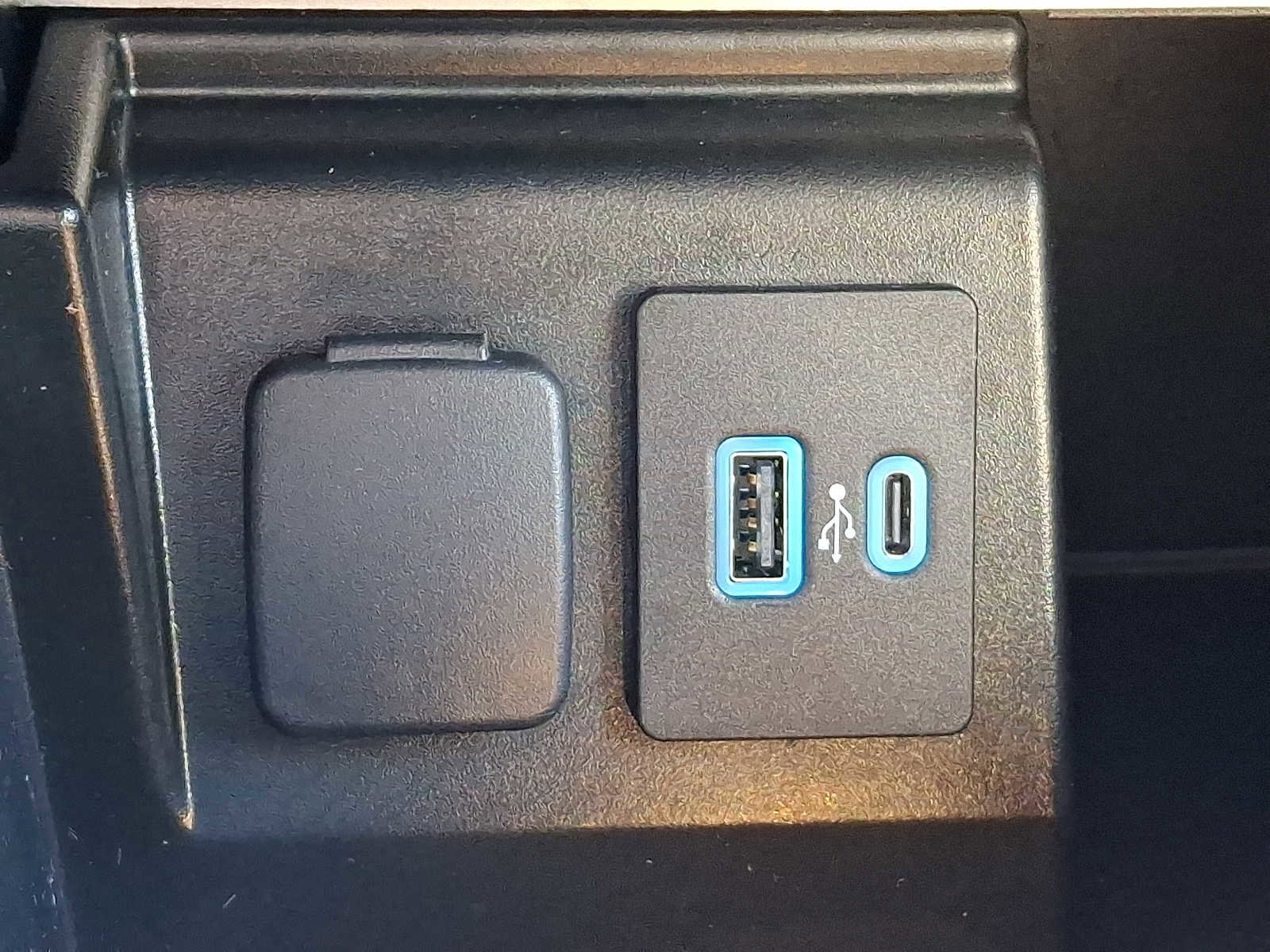 Certified 2020 Ford Explorer XLT w/ Equipment Group 202A image 28