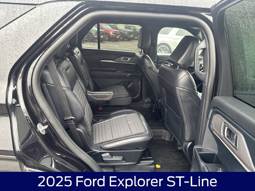 Certified 2025 Ford Explorer ST-Line AWD/4WD image 15