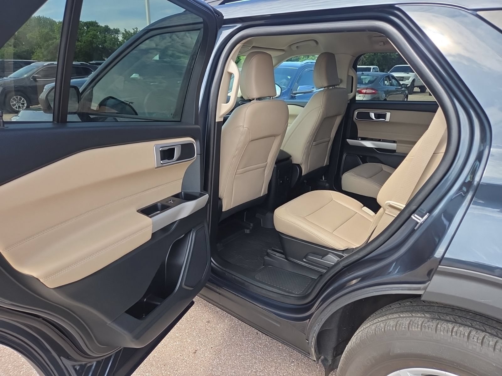 Certified 2023 Ford Explorer XLT w/ Equipment Group 202A AWD/4WD image 39