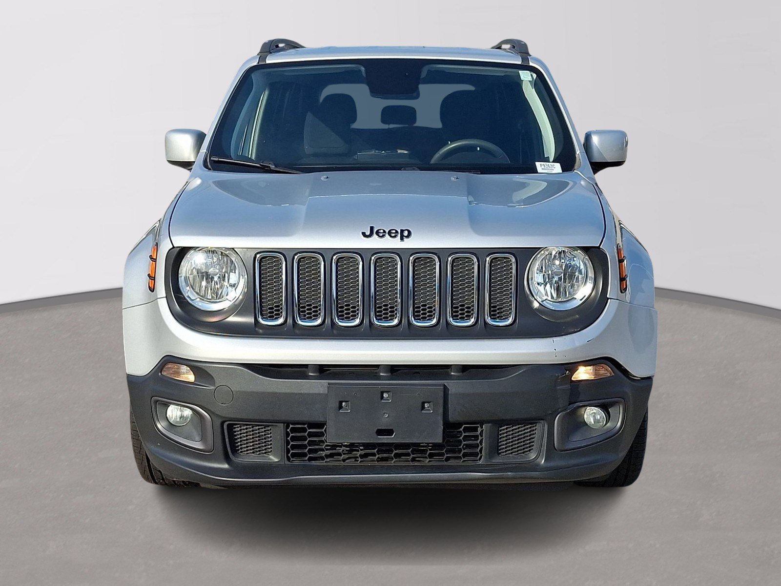 Used 2018 Jeep Renegade Latitude FWD image 2