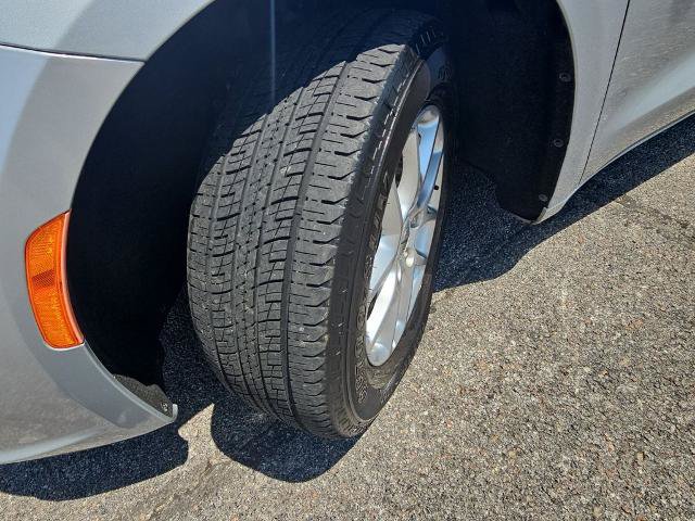 Used 2023 Chrysler Pacifica Touring-L FWD image 32