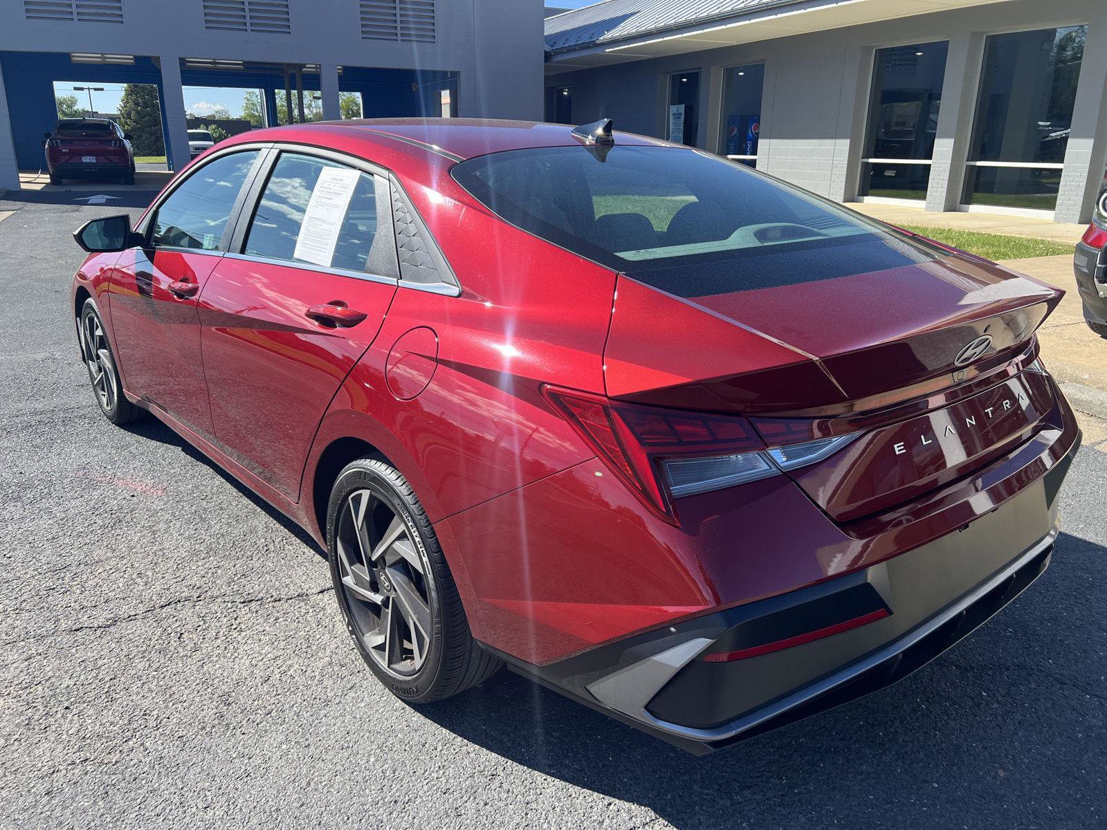 Used 2024 Hyundai Elantra SEL w/ Convenience Package image 3