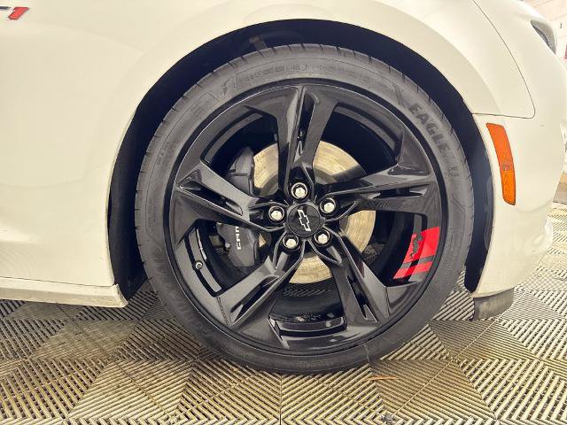 Used 2022 Chevrolet Camaro LT RWD image 13
