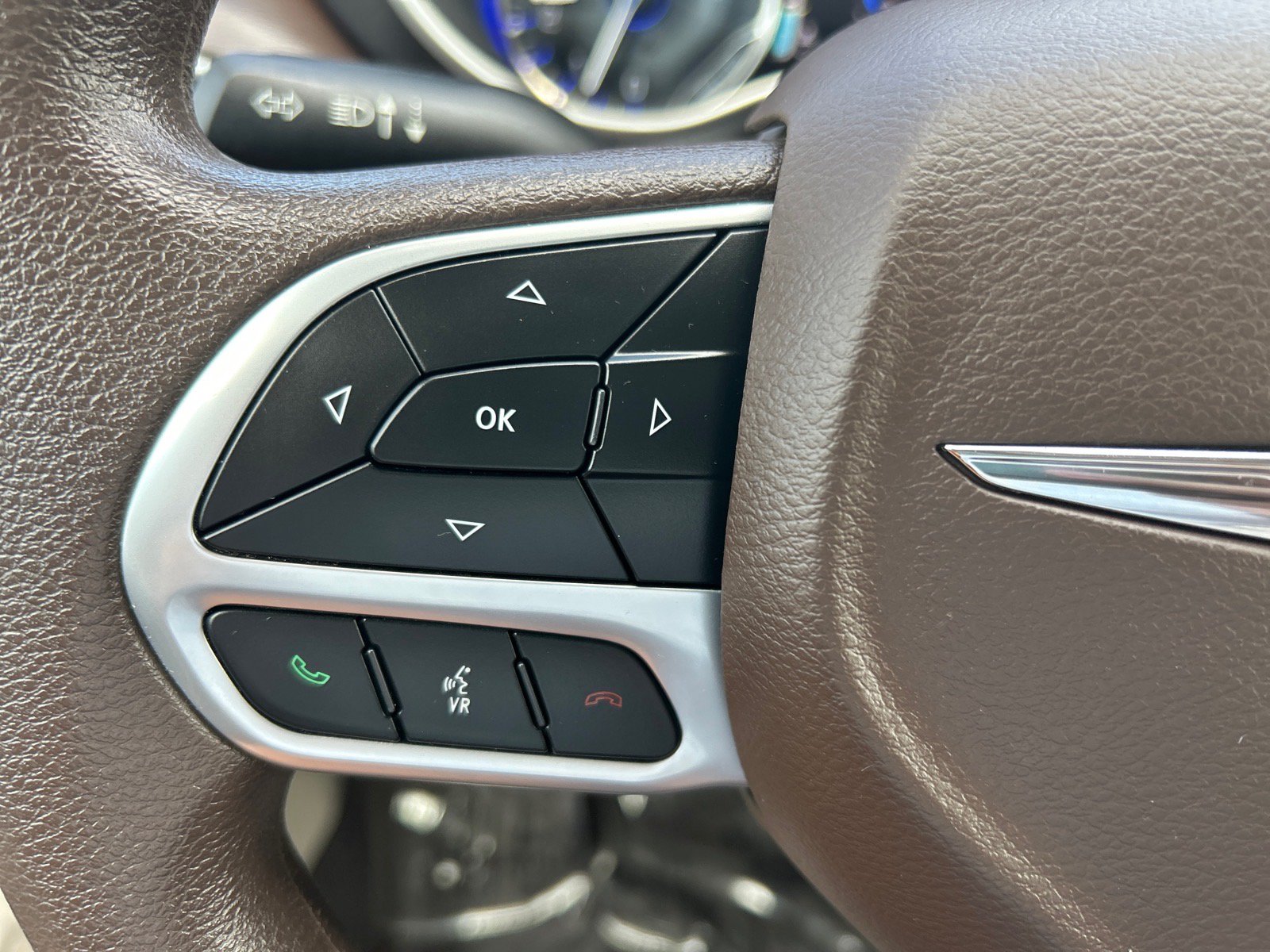 Used 2020 Chrysler Pacifica Touring w/ Advanced Safetytec Group FWD image 24