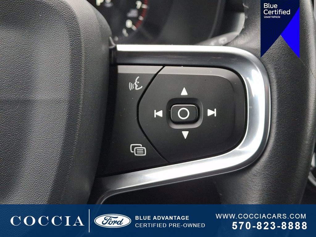 Used 2020 Volvo XC40 T5 Momentum w/ Protection Package Premier image 22