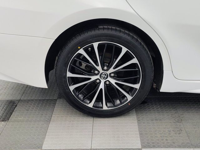 Used 2019 Toyota Camry SE FWD image 11