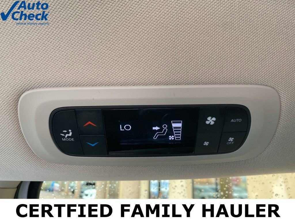 Used 2024 Chrysler Pacifica Touring-L image 19