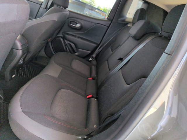 Used 2020 Jeep Renegade Trailhawk w/ Cold Weather Group AWD/4WD image 31