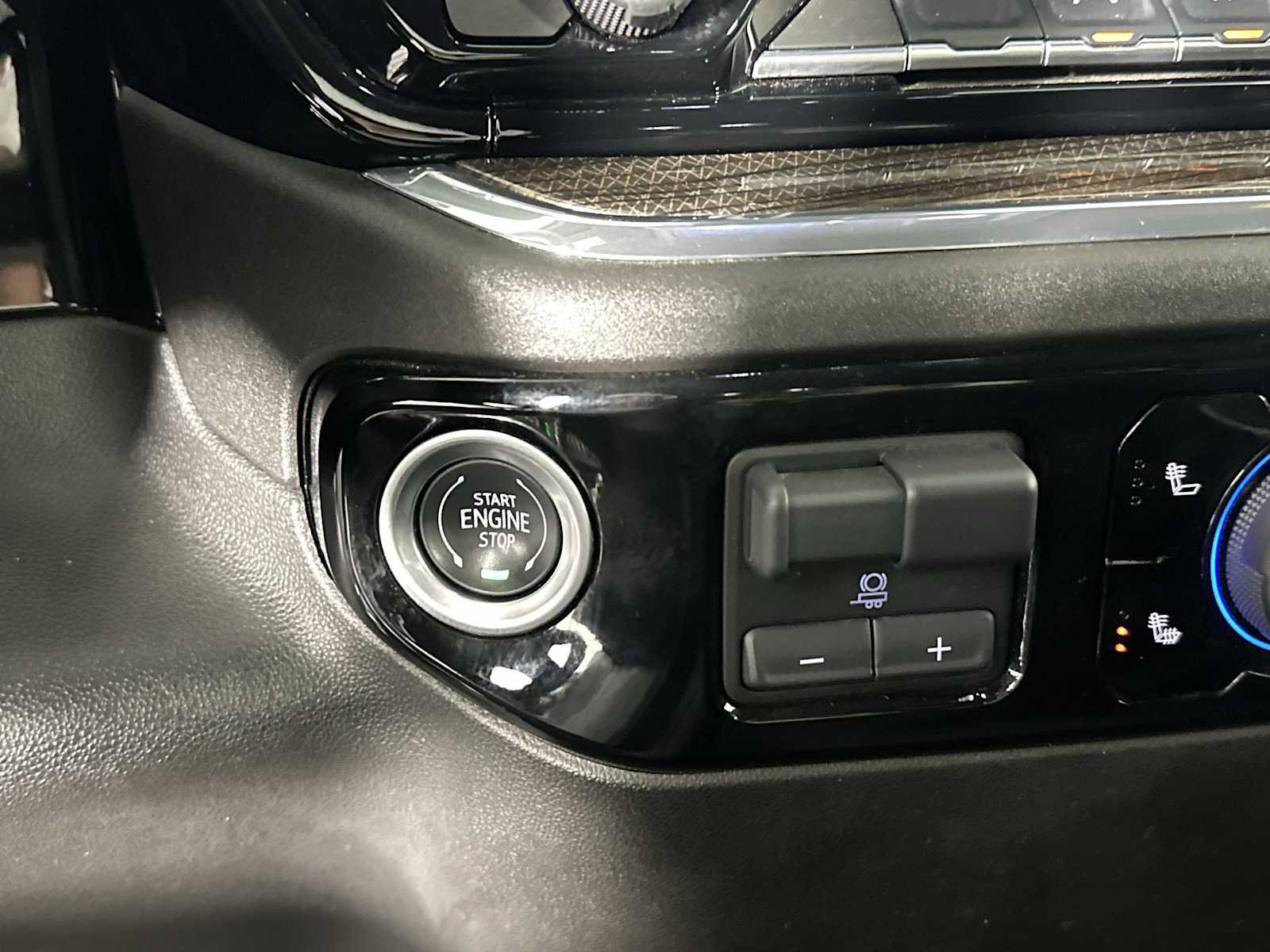 Used 2025 Chevrolet Silverado 1500 LT image 34