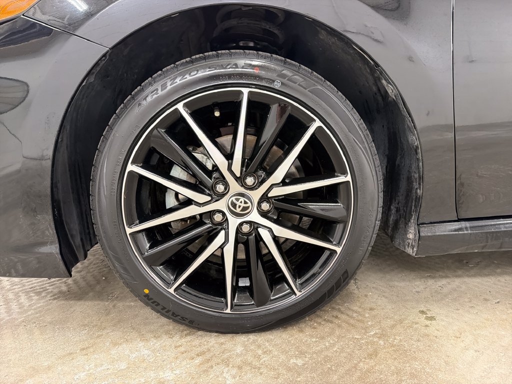 Used 2022 Toyota Camry SE FWD image 13