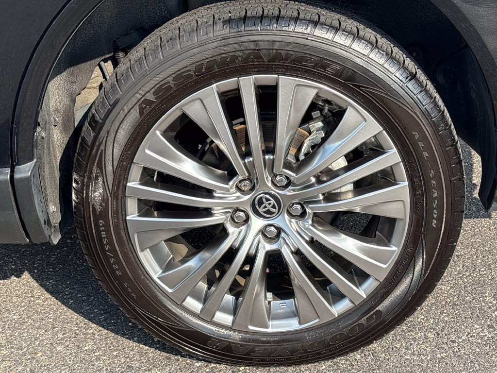 Used 2023 Toyota Venza Limited AWD/4WD image 23