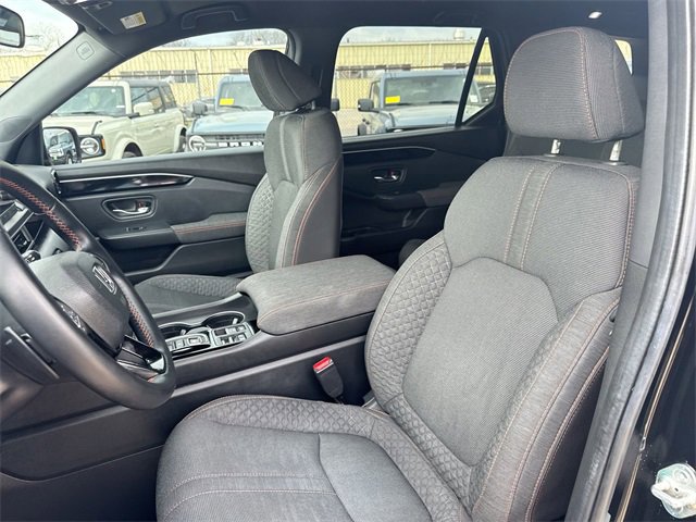 Used 2023 Honda Pilot Sport image 18