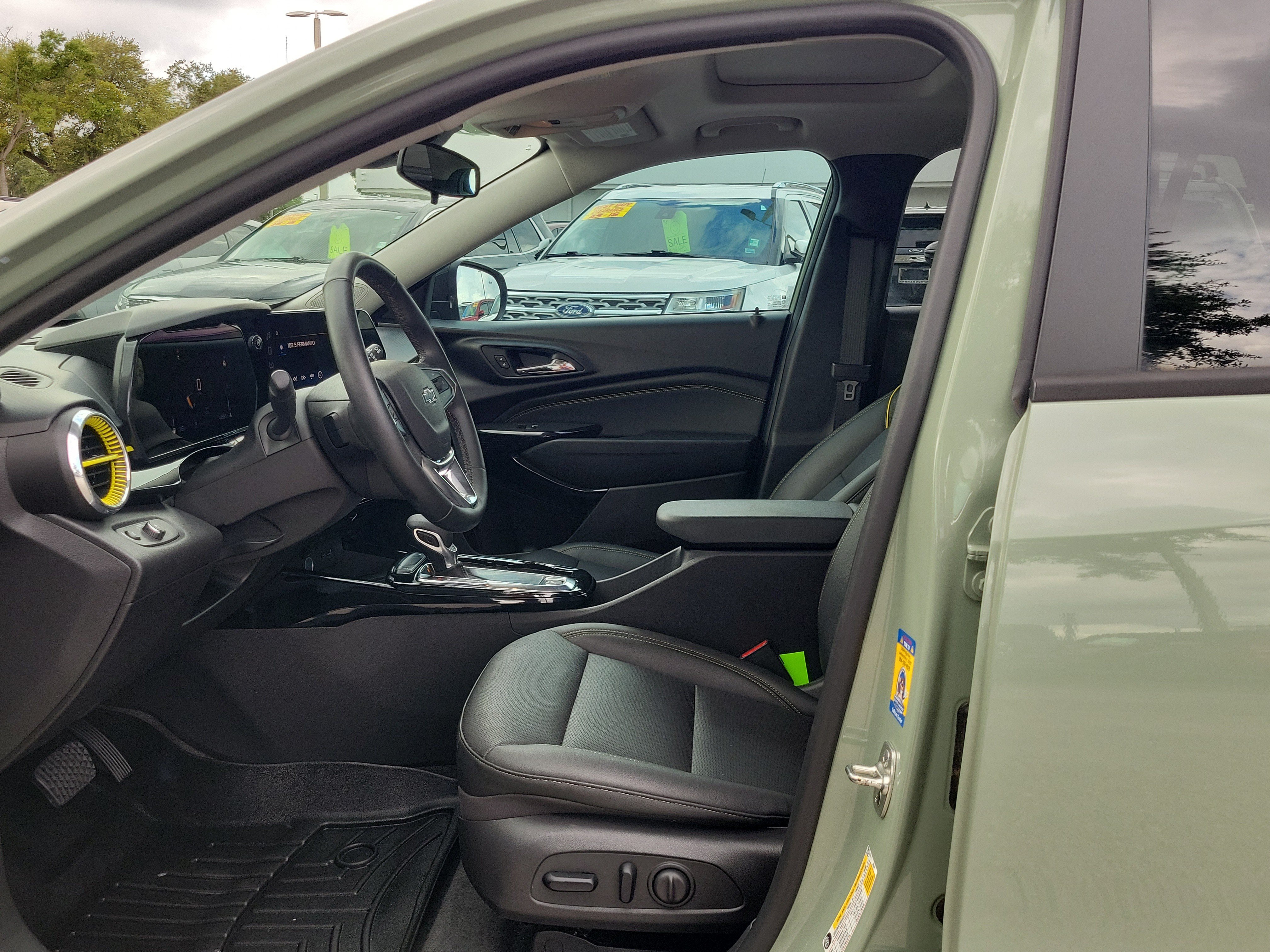 Used 2024 Chevrolet Trax ACTIV w/ Sunroof Package FWD image 20