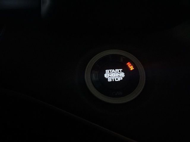 Used 2024 Jeep Grand Cherokee Limited w/ Black Appearance Package image 26