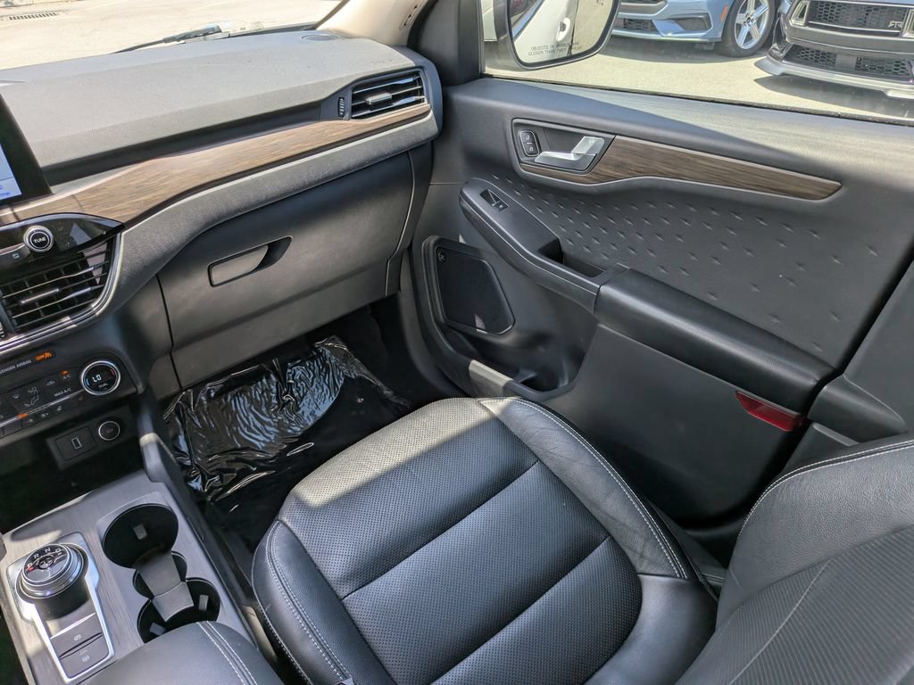 Certified 2020 Ford Escape Titanium w/ Titanium Premium Package 2.0 FWD image 21