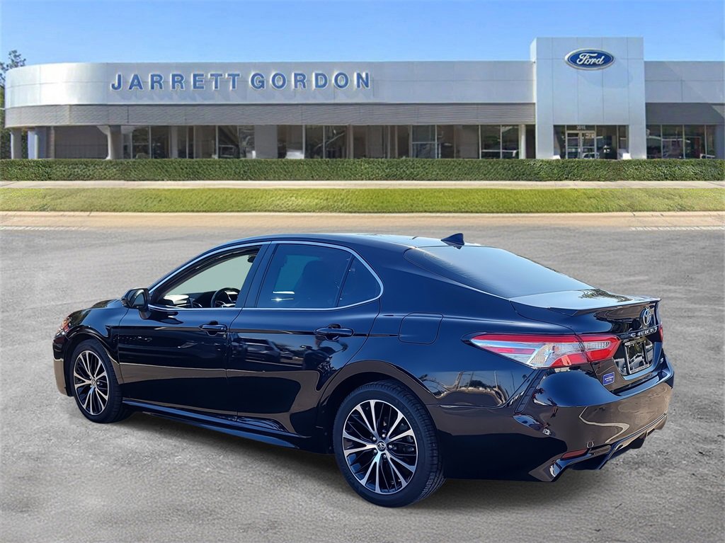 Used 2020 Toyota Camry SE image 3