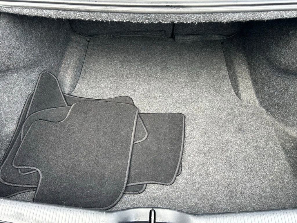 Used 2019 Dodge Charger SXT w/ Blacktop Package image 11