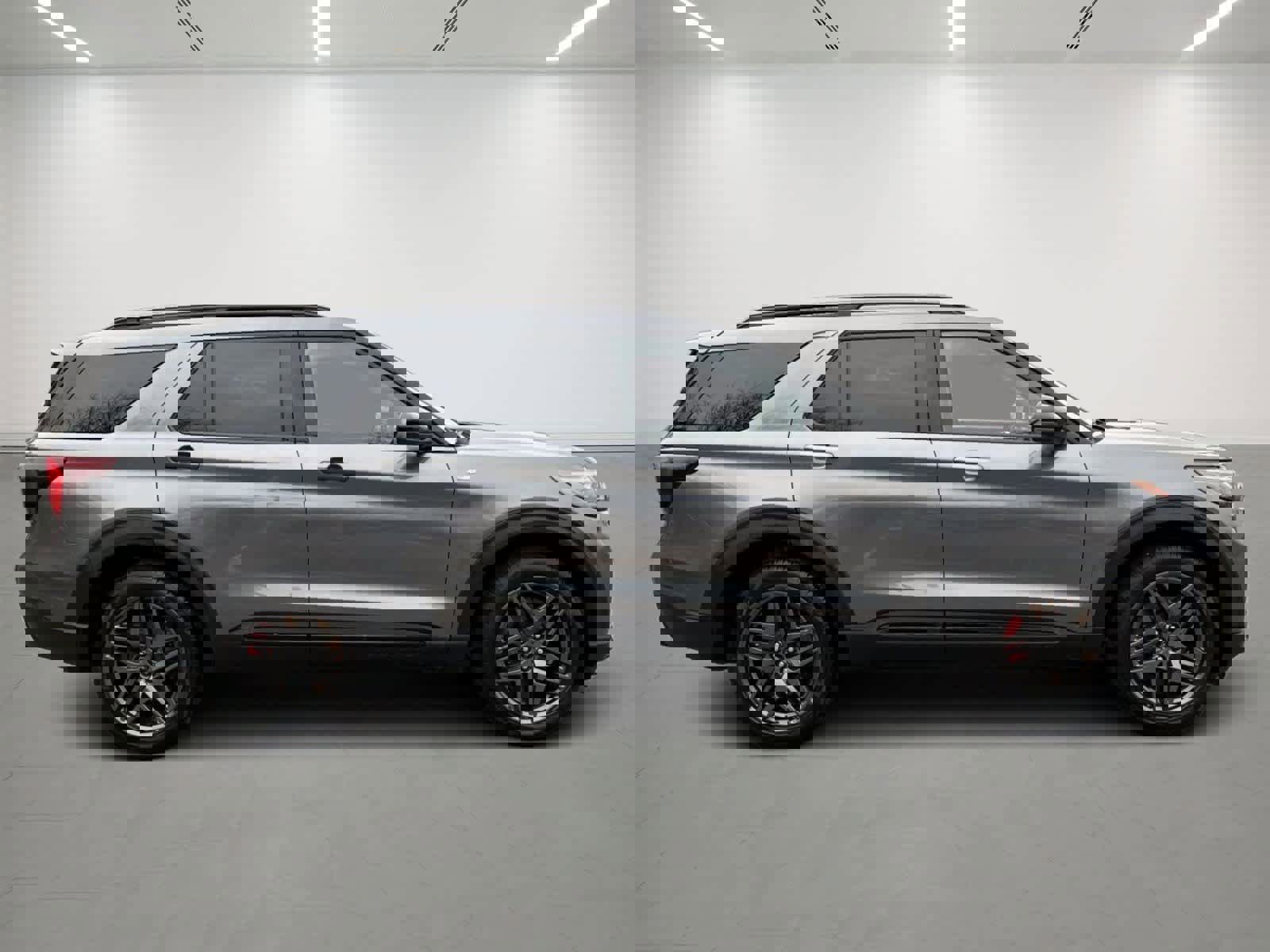 Certified 2025 Ford Explorer ST-Line w/ ST-Line Street Pack image 5