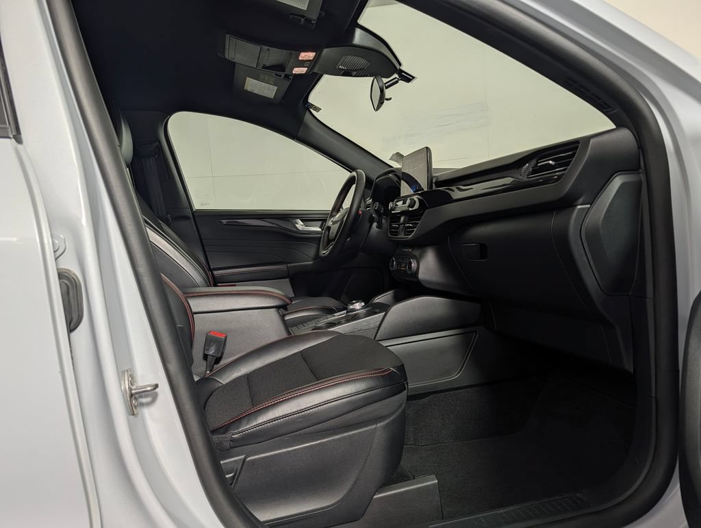 Certified 2025 Ford Escape ST-Line FWD image 12
