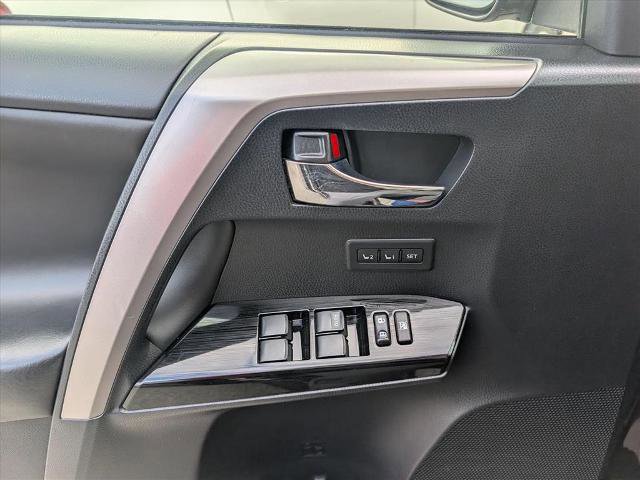Used 2018 Toyota RAV4 Limited image 14