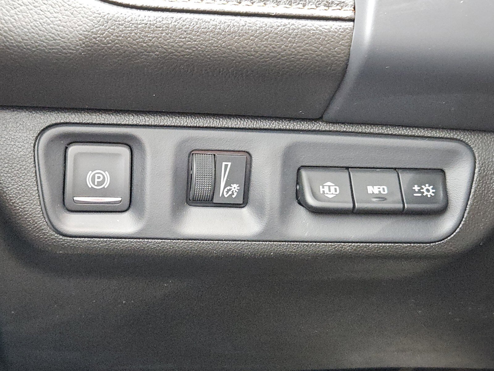 Used 2023 GMC Acadia AT4 w/ Technology Package image 24