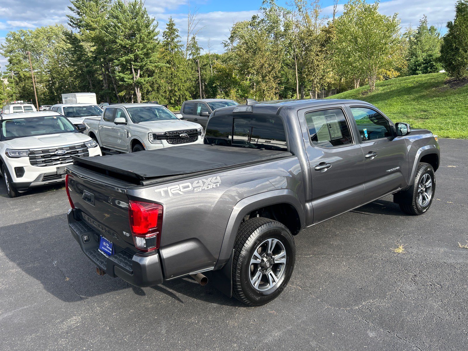 Used 2018 Toyota Tacoma TRD Sport AWD/4WD image 15