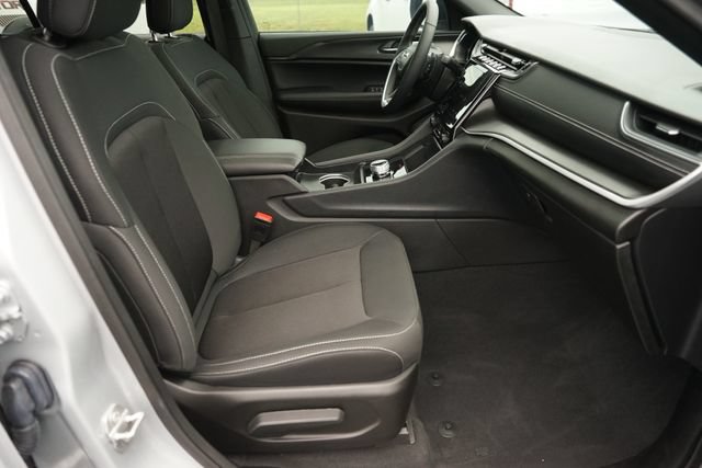 Used 2025 Jeep Grand Cherokee L Laredo w/ Luxury Tech Group I AWD/4WD image 21