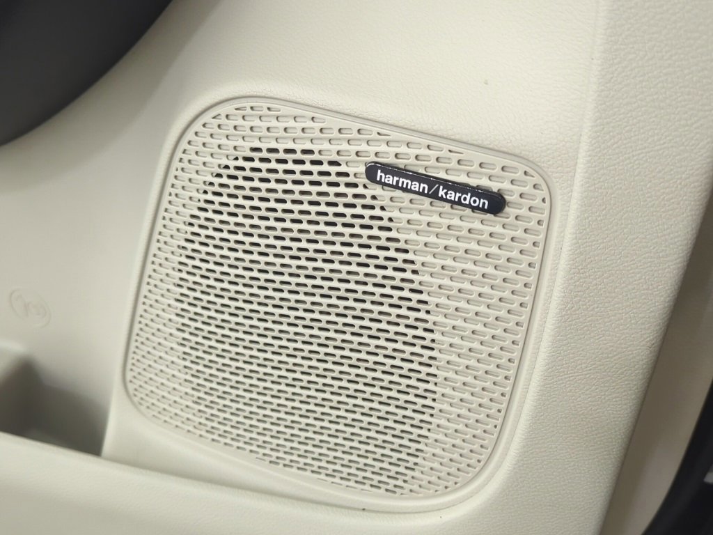 Used 2017 Chrysler Pacifica Limited image 18