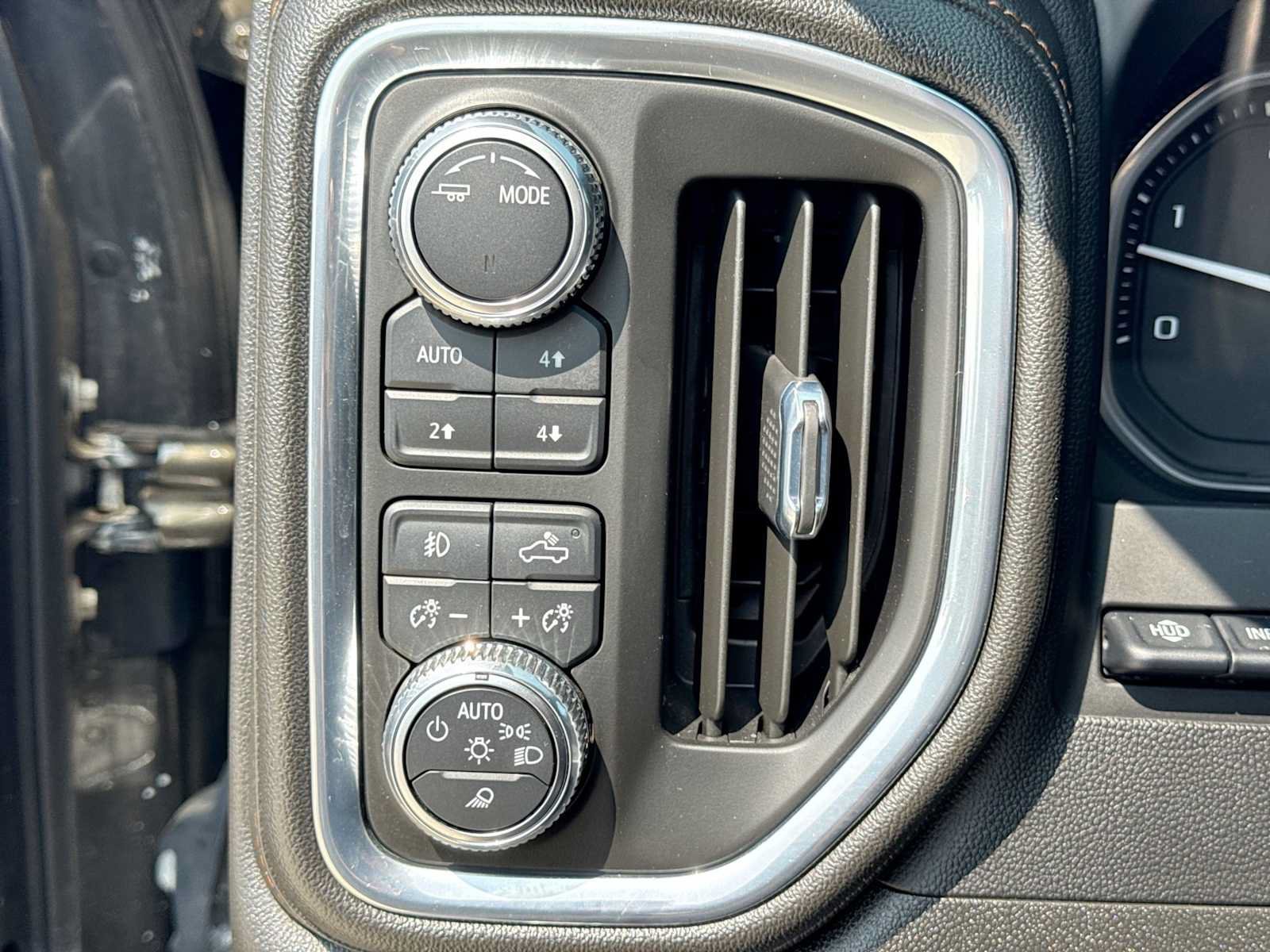 Used 2023 GMC Sierra 2500 AT4 w/ AT4 Premium Plus Package AWD/4WD image 27
